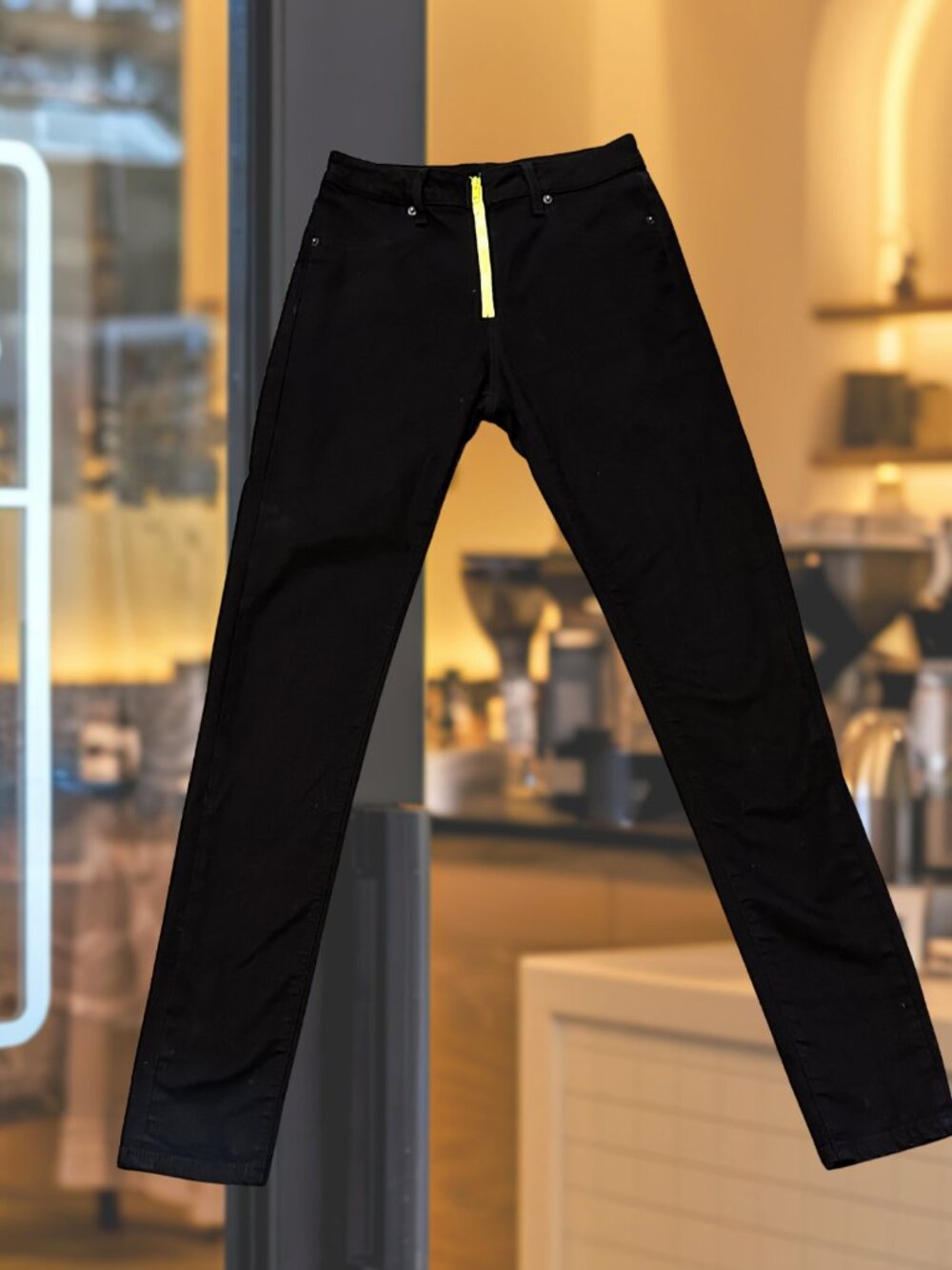 CARMAR ZIPPER STATEMENT JEANS - BLACK - SIZE 28